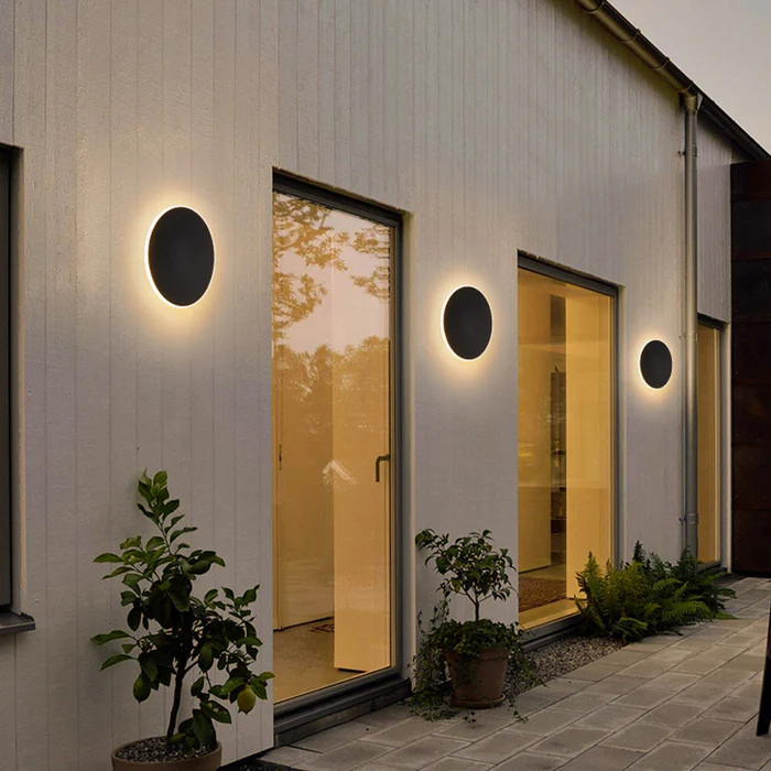 Minimalist Round Metal Outdoor Wall Light
