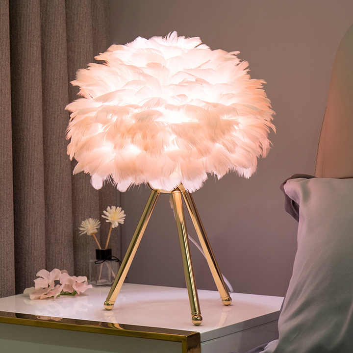 Missfeather Dimmable Feather Table Lamp