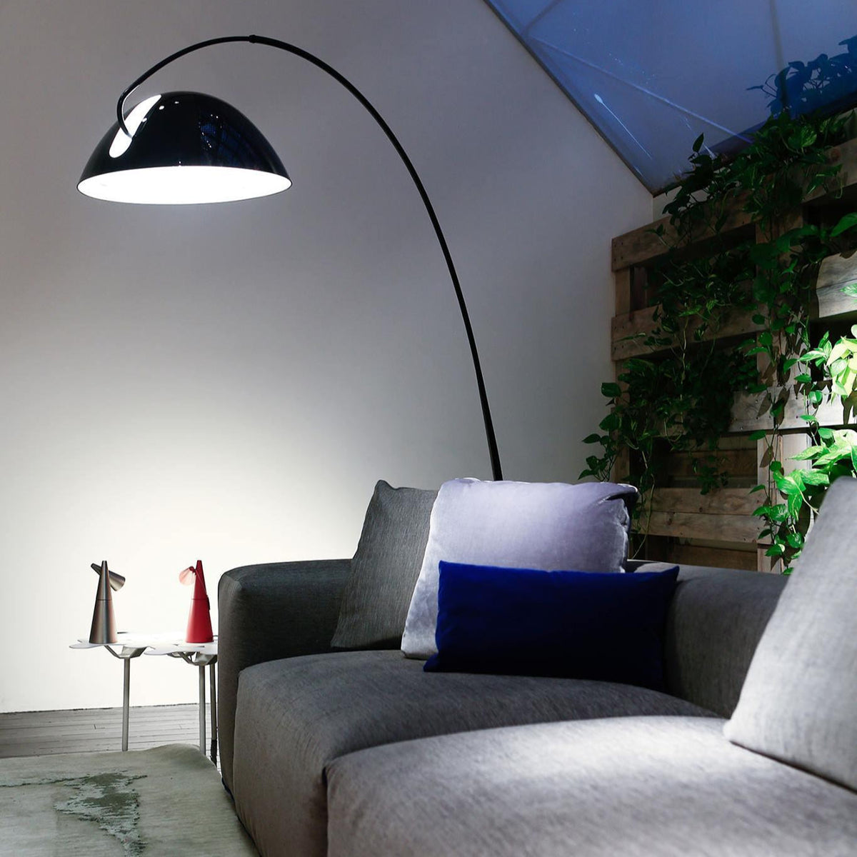 Verse Arc Floor Lamp