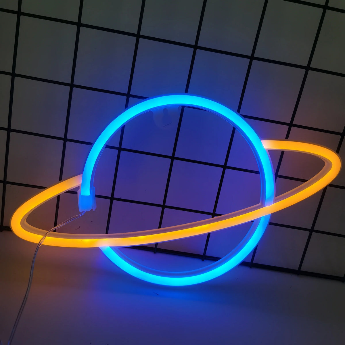 Saturn Neon Light